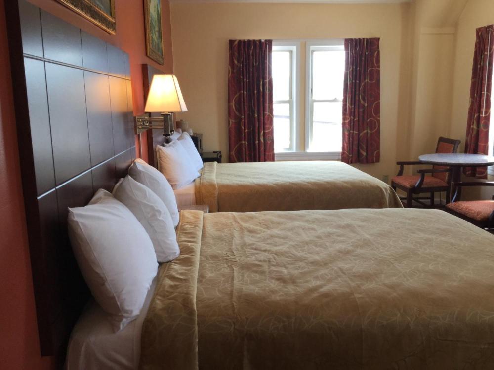 Deluxe Double Room with Two Double Beds - Non-Smoking interior